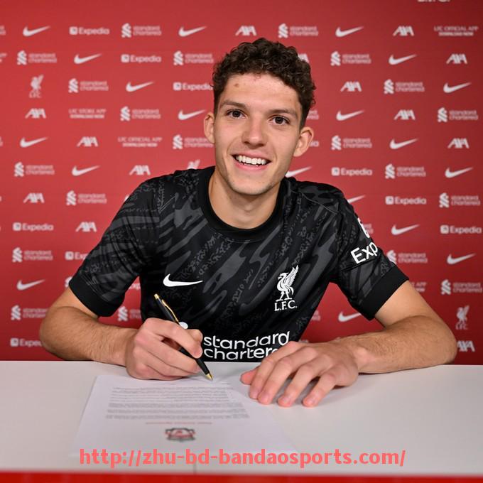 半岛体育-意甲球队在欧冠积分及晋级形势详解